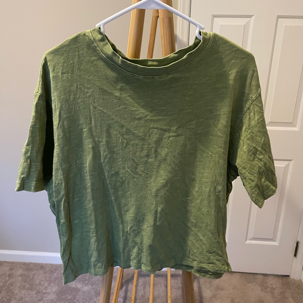 Green basic slight crop top